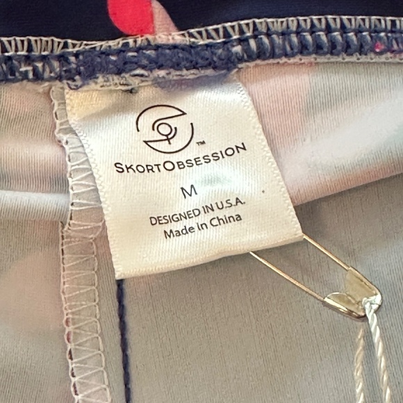 Flamingo Golf Skort, Sz Med, NWT - Picture 4 of 5